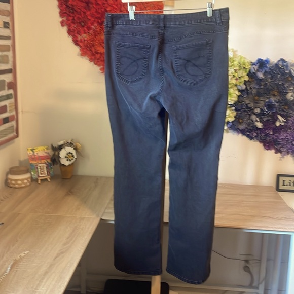 Chicos High Rise ultimate fit “ barely” flare leg washed black jeans - Picture 4 of 9